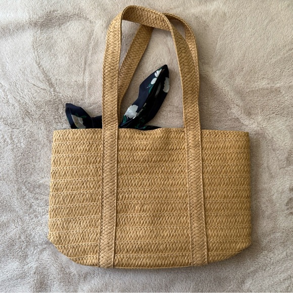 NWOT Draper James Everyday Straw Tote Bag with Floral Satin Scarf - Picture 4 of 7
